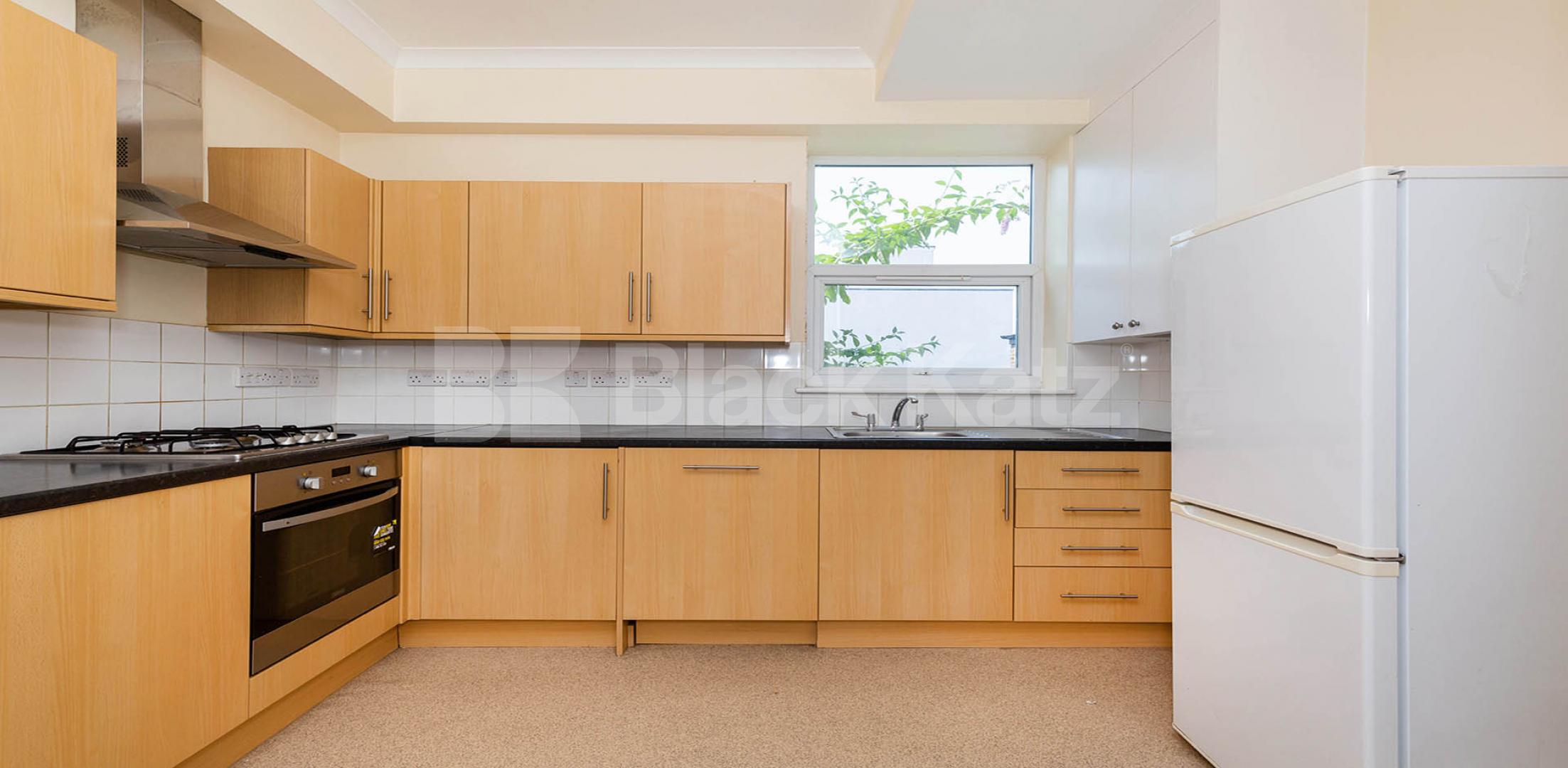 			3 Bedroom, 3 bath, 3 reception Apartment			 High Street North, East Ham E6